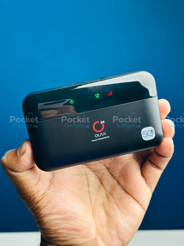 OLAX M100 WiFi 6 10000mah 5G Pocket Router & Power Bank.